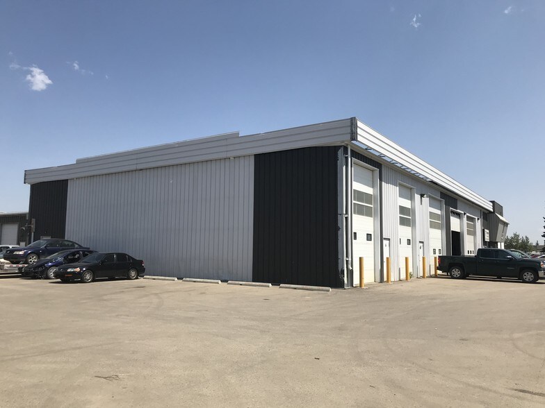 7836 49th Ave, Red Deer, AB à louer - Photo de l’immeuble – Image 2 sur 25