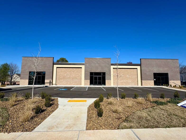 1496 Chester Ave, Springdale, AR à louer - Photo de l’immeuble – Image 2 sur 13