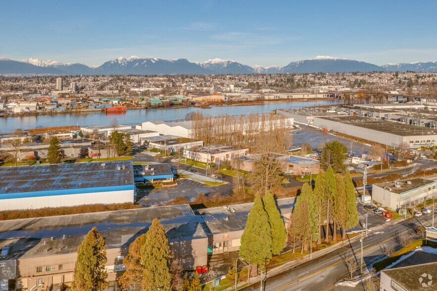 2531 Vauxhall Pl, Richmond, BC à louer - Photo de l’immeuble – Image 2 sur 4