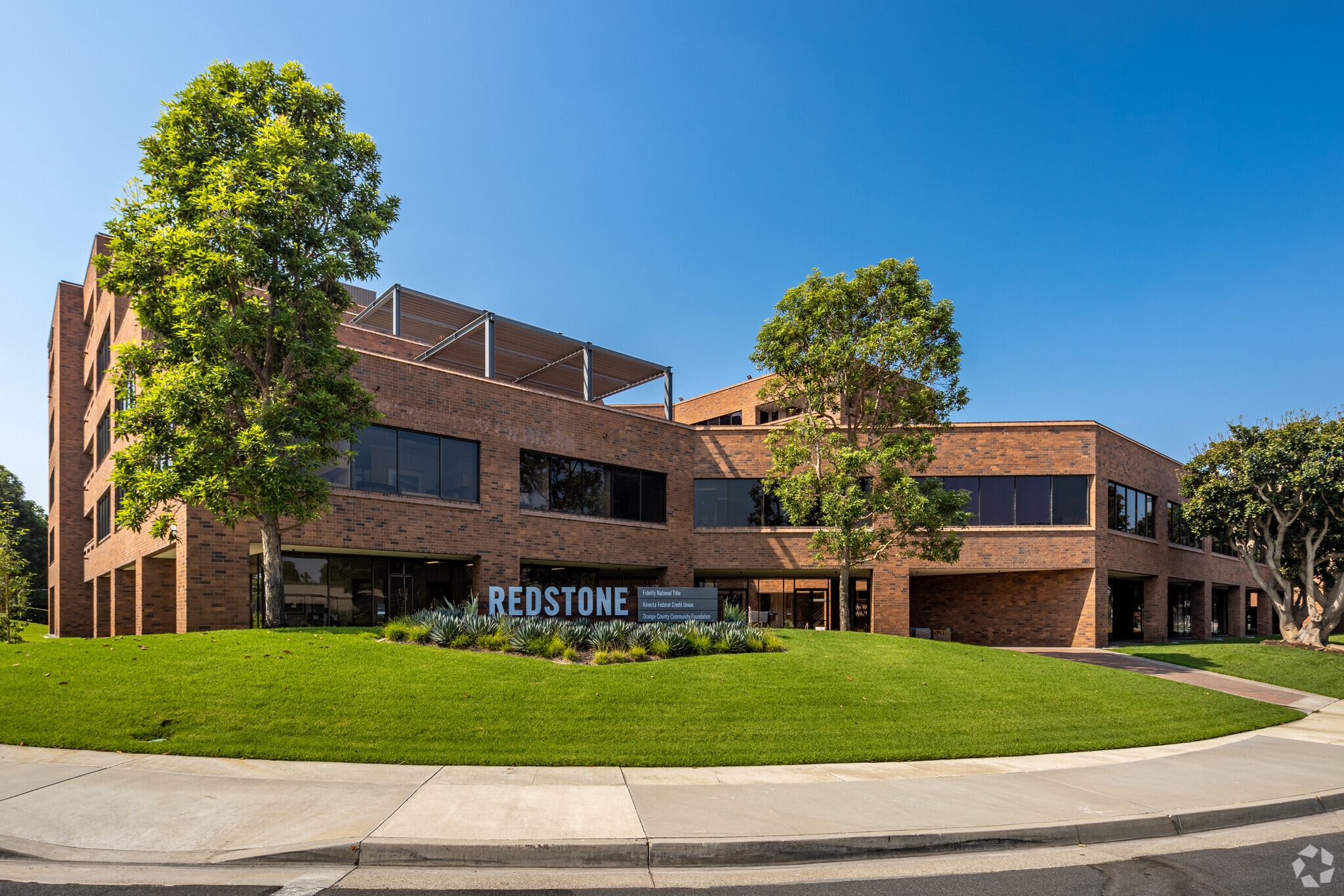 4041 MacArthur Blvd, Newport Beach, CA à louer Photo principale– Image 1 sur 23