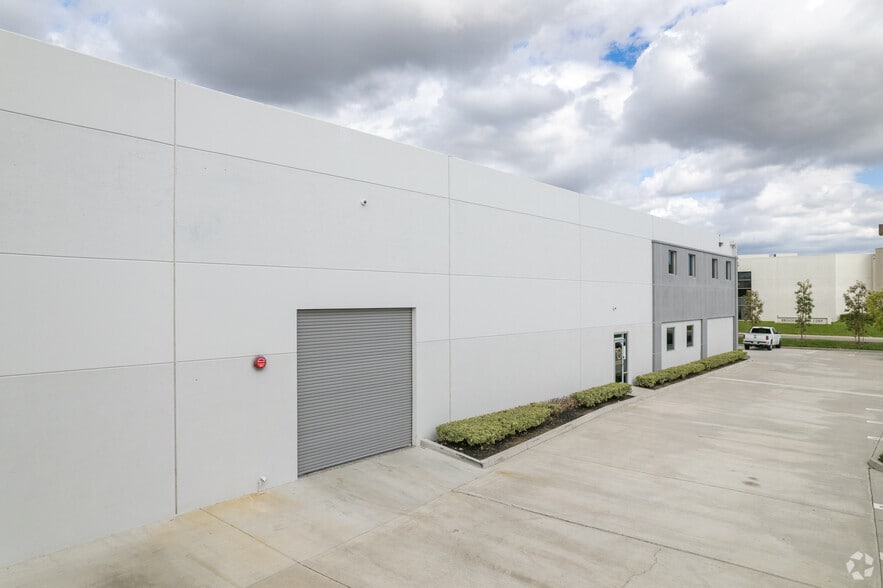 18-36 Thomas, Irvine, CA à vendre - Photo de l’immeuble – Image 3 sur 15