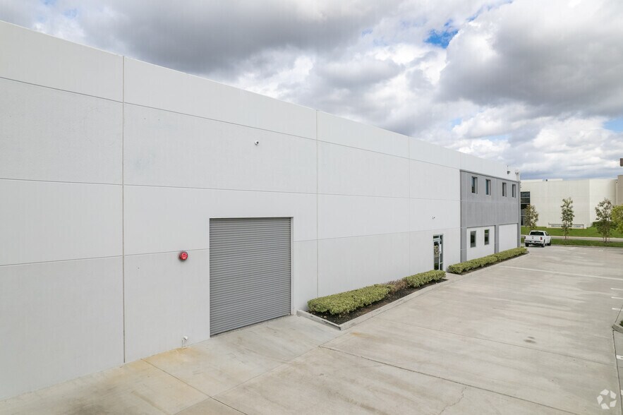 18-38 Thomas, Irvine, CA à vendre - Photo de l’immeuble – Image 3 sur 15