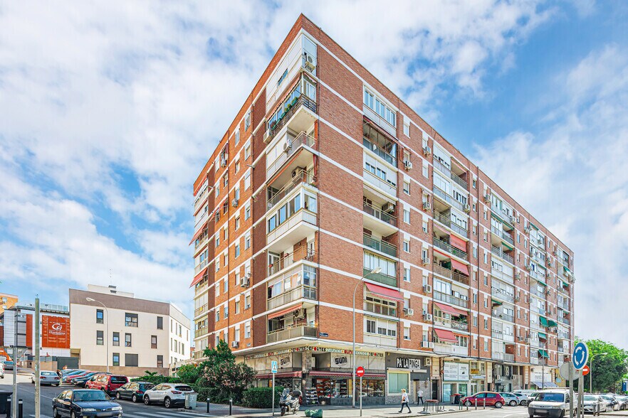 Immeuble residentiel dans Madrid, Madrid à vendre - Photo de l’immeuble – Image 2 sur 2