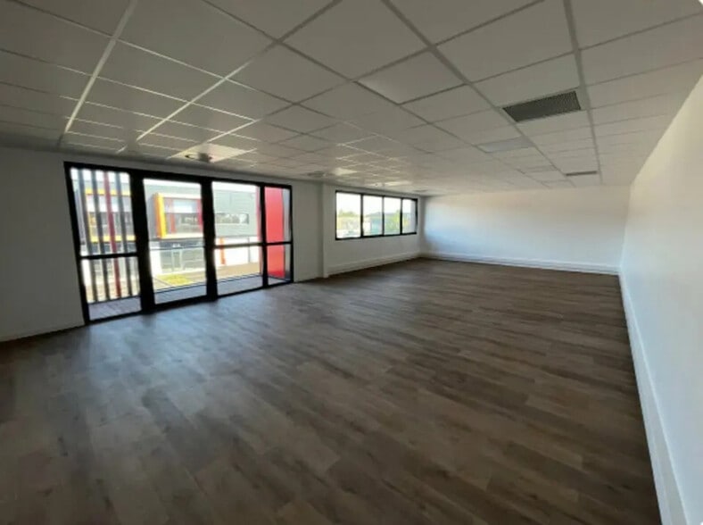 Local d’activités dans Fenouillet à louer - Photo de l’immeuble – Image 3 sur 5