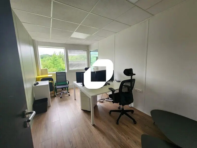 Bureau dans Bièvres à louer - Photo intérieure – Image 1 sur 5
