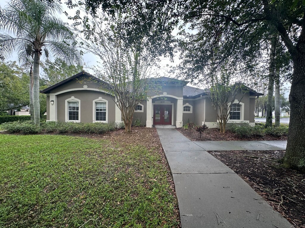 637 Deltona Blvd, Deltona, FL à louer Photo de l’immeuble– Image 1 sur 2