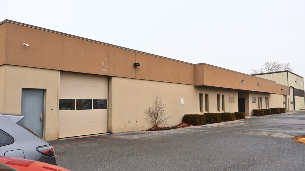 6330-6332 Flank Dr, Harrisburg, PA à vendre - Photo de l’immeuble – Image 3 sur 24