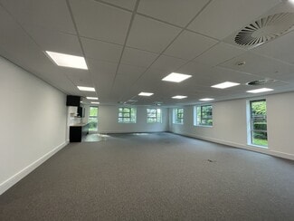 Plus de détails pour Crown Way, Tower Rd N, Warmley - Bureau à louer