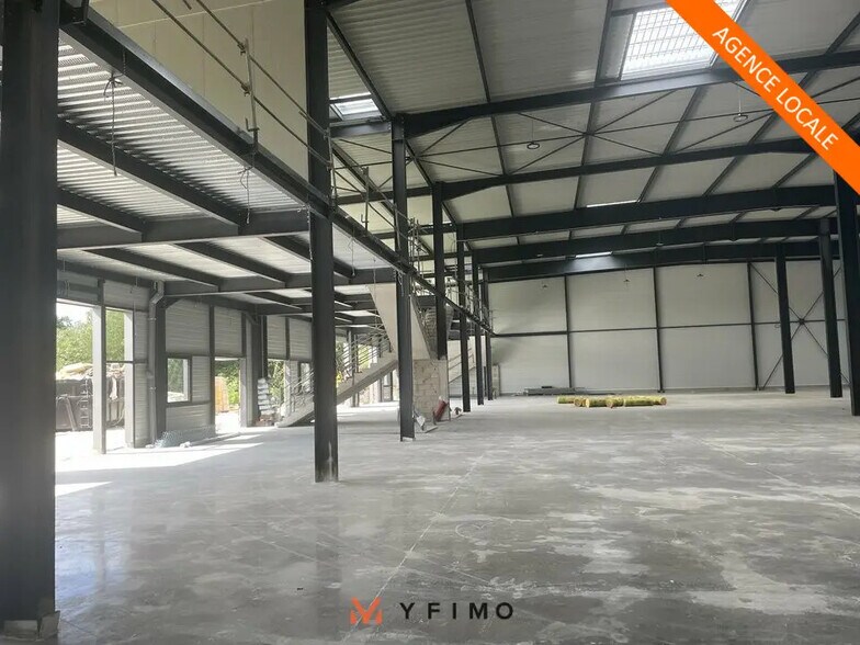 Local d'activités dans Morainvilliers à vendre - Photo de l’immeuble – Image 2 sur 5