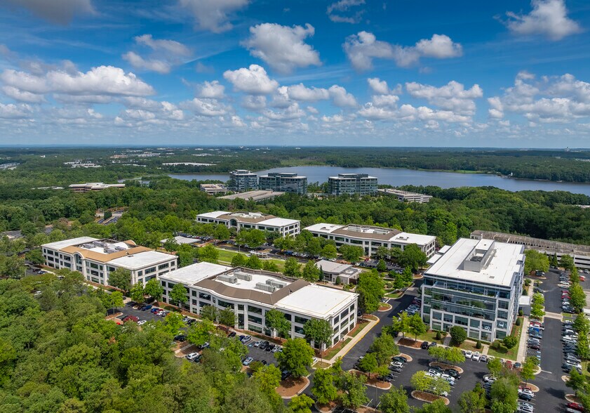2000 CentreGreen Way, Cary, NC à louer - Photo de l’immeuble – Image 1 sur 50