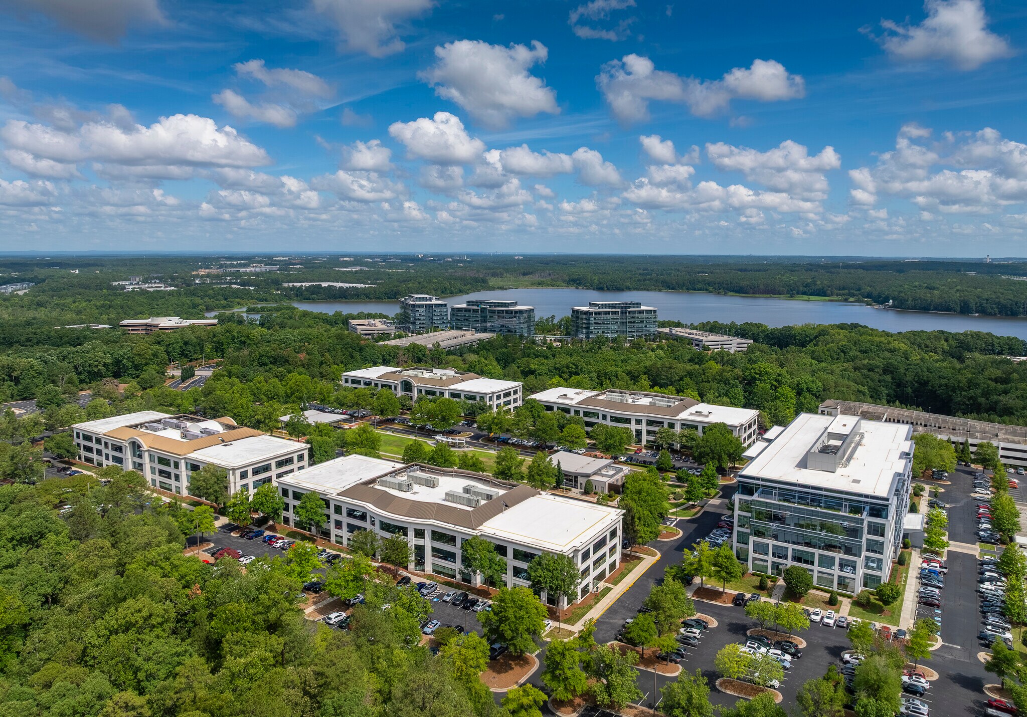 2000 CentreGreen Way, Cary, NC à louer Photo de l’immeuble– Image 1 sur 51