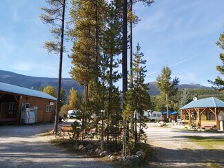 Plus de détails pour 991 W Frontage Rd, Blue River, BC - Spécialisé à vendre