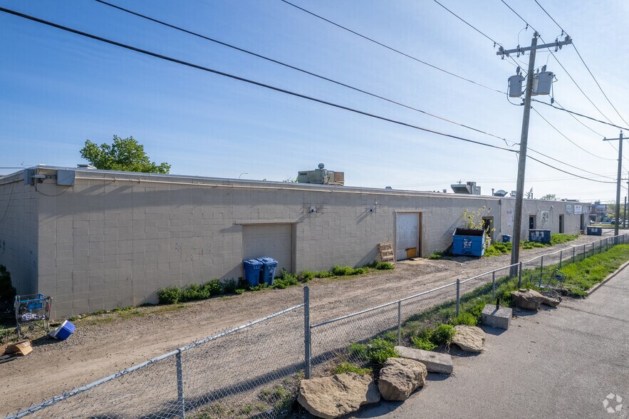 5147 20 Av SE, Calgary, AB à louer - Photo de l’immeuble – Image 2 sur 26