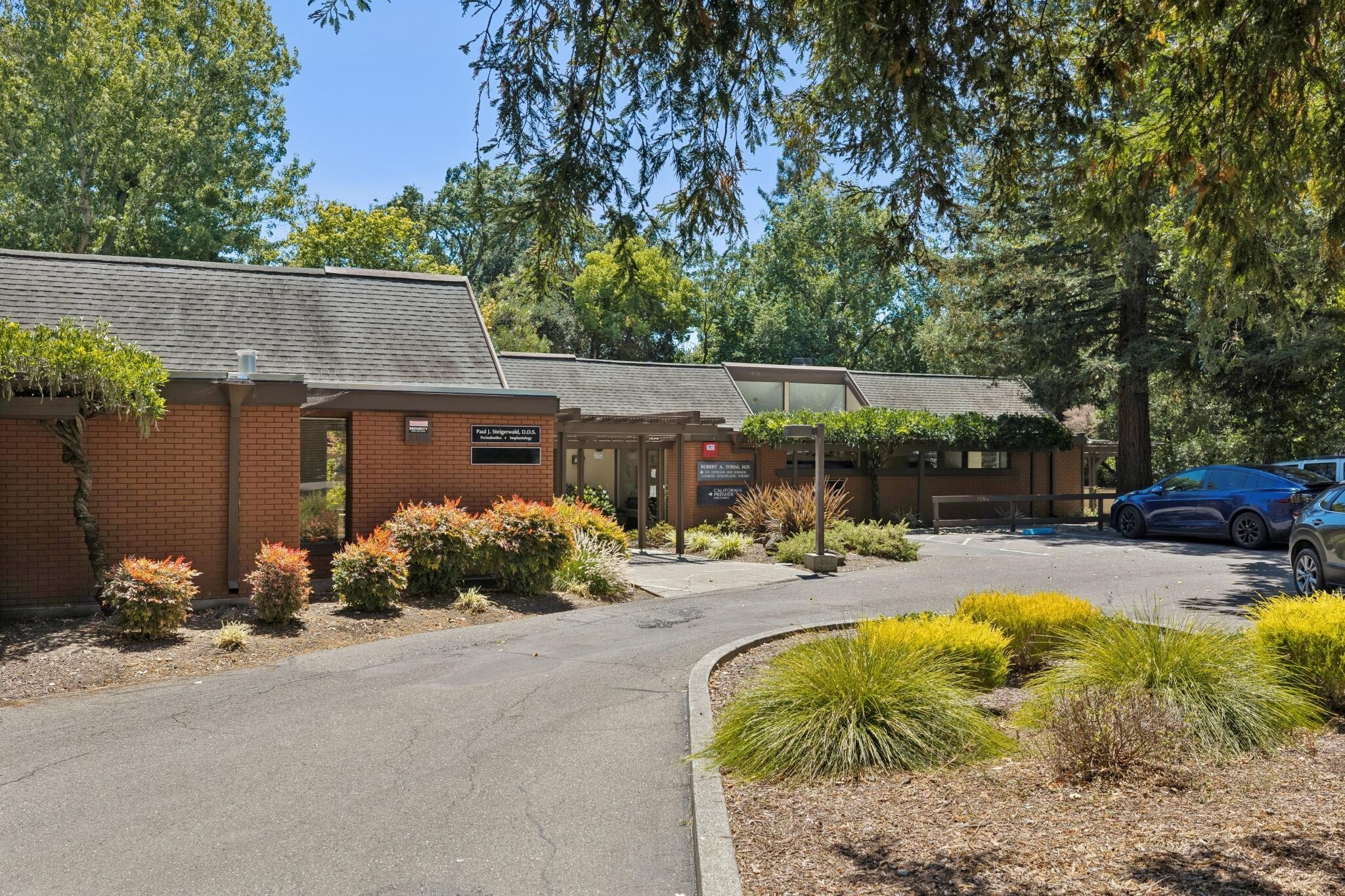 864-868 2nd St, Santa Rosa, CA à vendre Photo de l’immeuble– Image 1 sur 39
