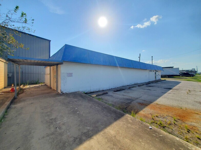 2102 Houston Blvd, South Houston, TX à vendre - Photo de l’immeuble – Image 2 sur 12