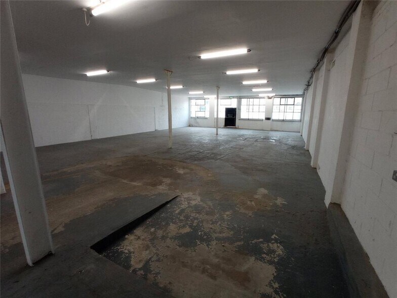 Princess Margaret Rd, Tilbury à louer - Photo de l’immeuble – Image 2 sur 4