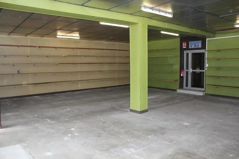 Industriel/Logistique dans Lons-le-Saunier à vendre - Photo de l’immeuble – Image 2 sur 8