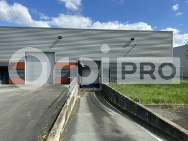 Local d'activités dans Gleizé à vendre - Photo de l’immeuble – Image 2 sur 7