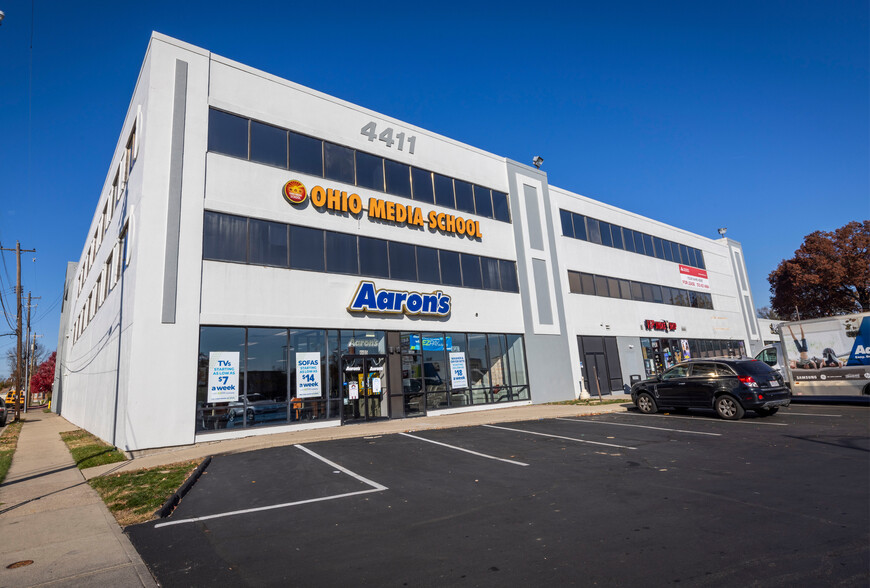 4405-4411 Montgomery Rd, Norwood, OH à louer - Photo de l’immeuble – Image 1 sur 10