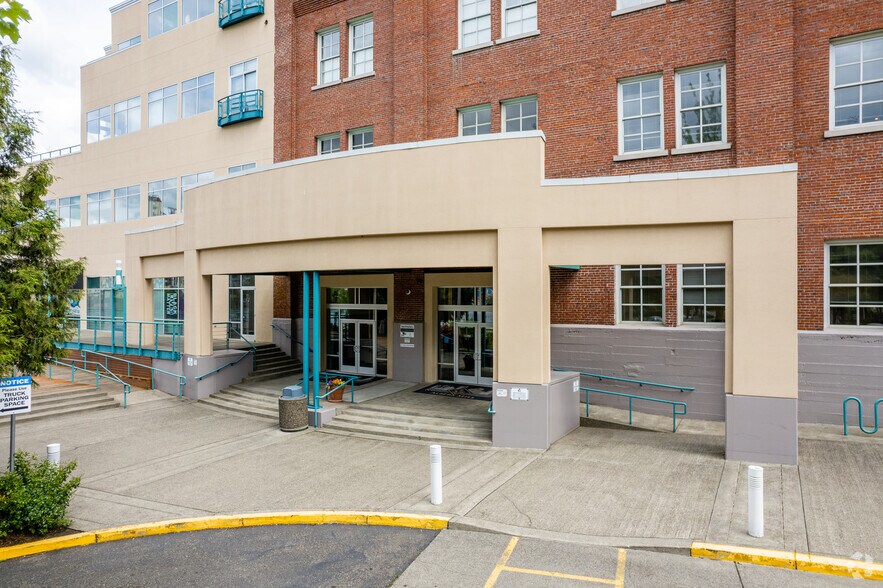 1200 NW Naito Pky, Portland, OR à louer - Photo de l’immeuble – Image 3 sur 8