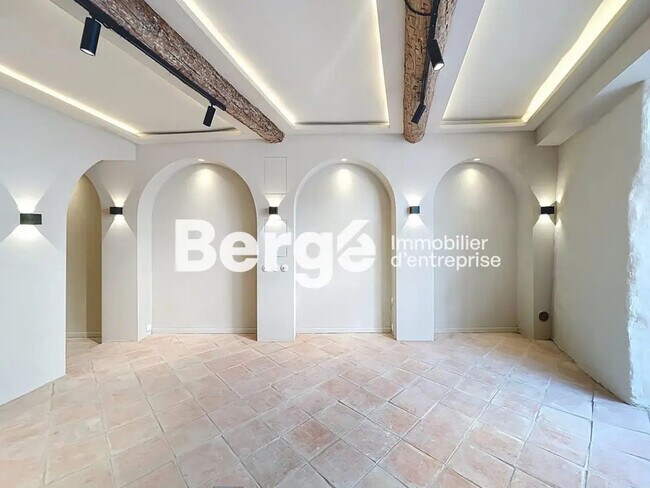 Plus de détails pour Local commercial à louer