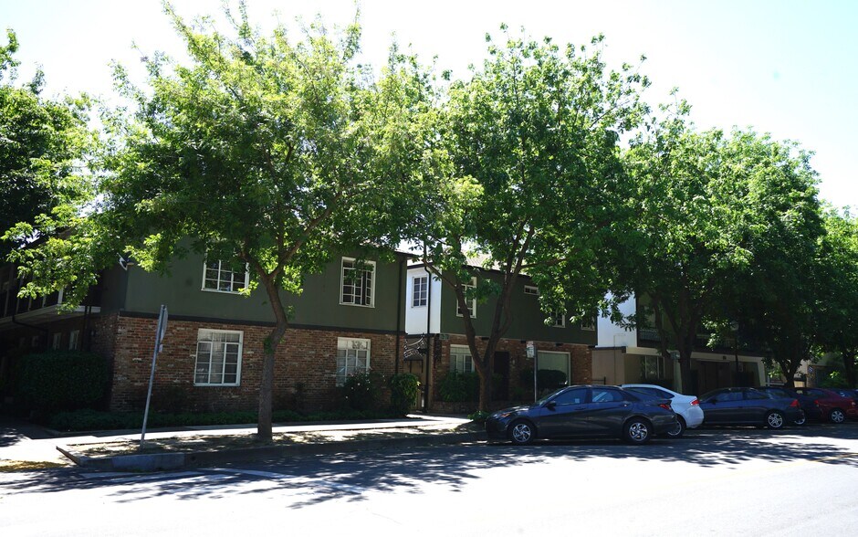 1716 O St, Sacramento, CA à vendre - Photo de l’immeuble – Image 1 sur 24