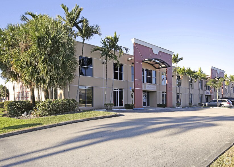 8200-8358 NW 30th Ter, Doral, FL à louer - Photo de l’immeuble – Image 1 sur 46