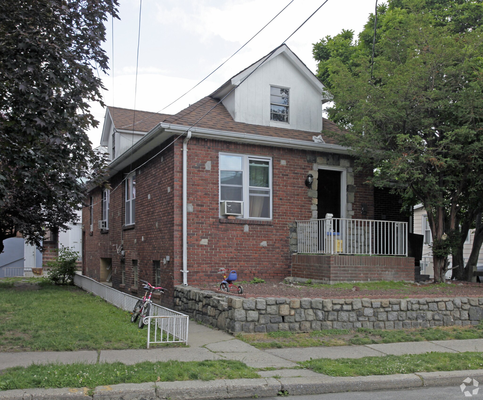 568 Villa Ave, Staten Island, NY à vendre Photo principale– Image 1 sur 3