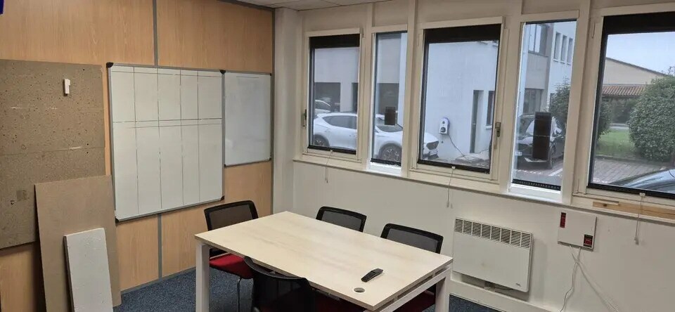 Bureau dans Bron à louer - Photo intérieure – Image 2 sur 5