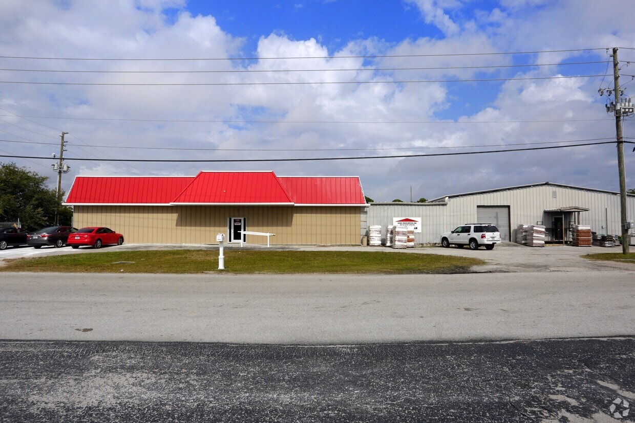 7425 124th Ave, Largo, FL à louer Photo de l’immeuble– Image 1 sur 13