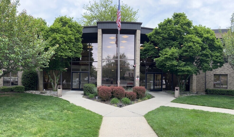 55 N Gilbert St, Tinton Falls, NJ à louer - Photo de l’immeuble – Image 2 sur 10