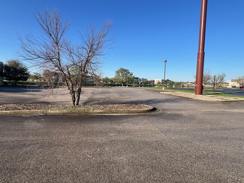 8301 Eagle Lake Dr, Evansville, IN à vendre - Photo de l’immeuble – Image 3 sur 21
