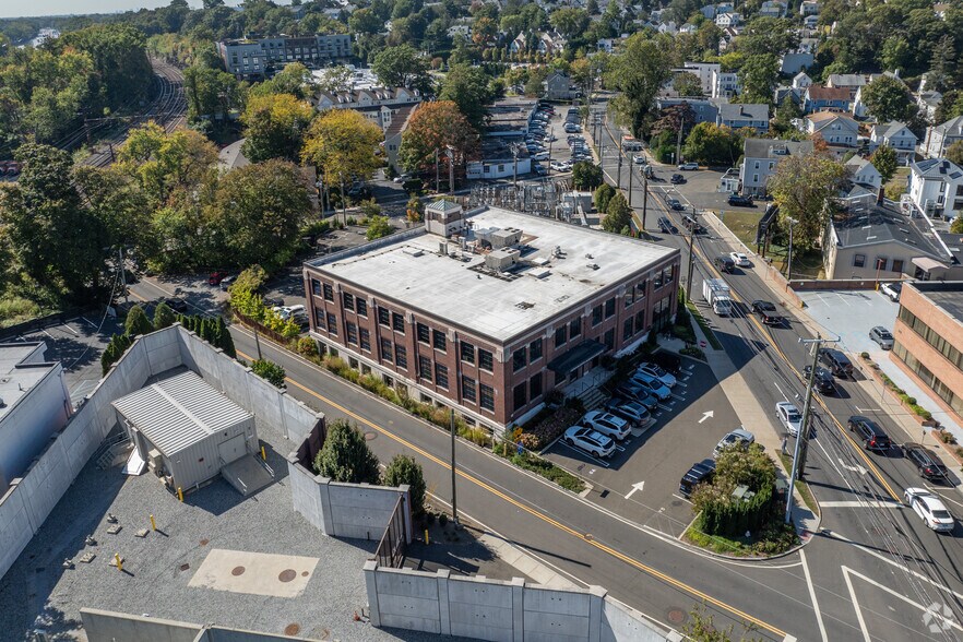 330 Railroad Ave, Greenwich, CT à louer - Photo de l’immeuble – Image 2 sur 5