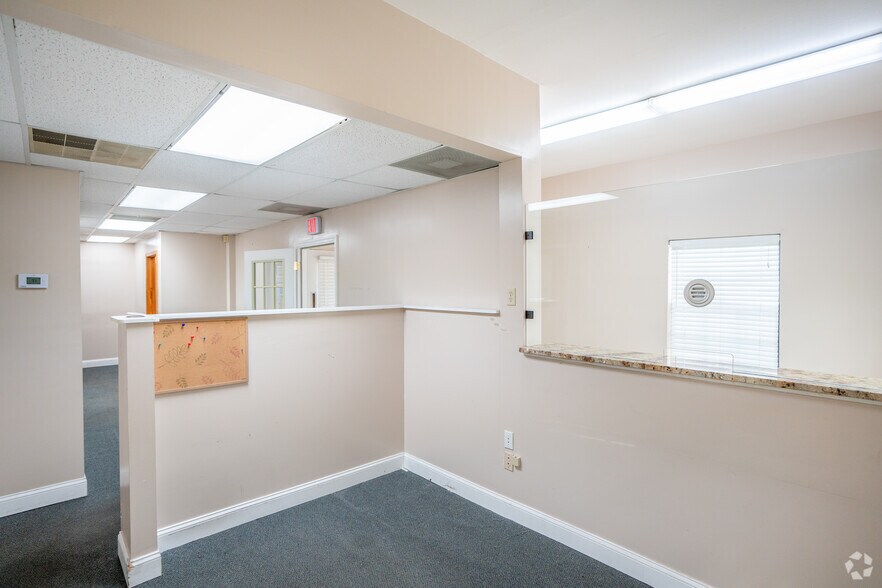 1684 N Belcher Rd, Clearwater, FL à louer - Photo intérieure – Image 1 sur 12
