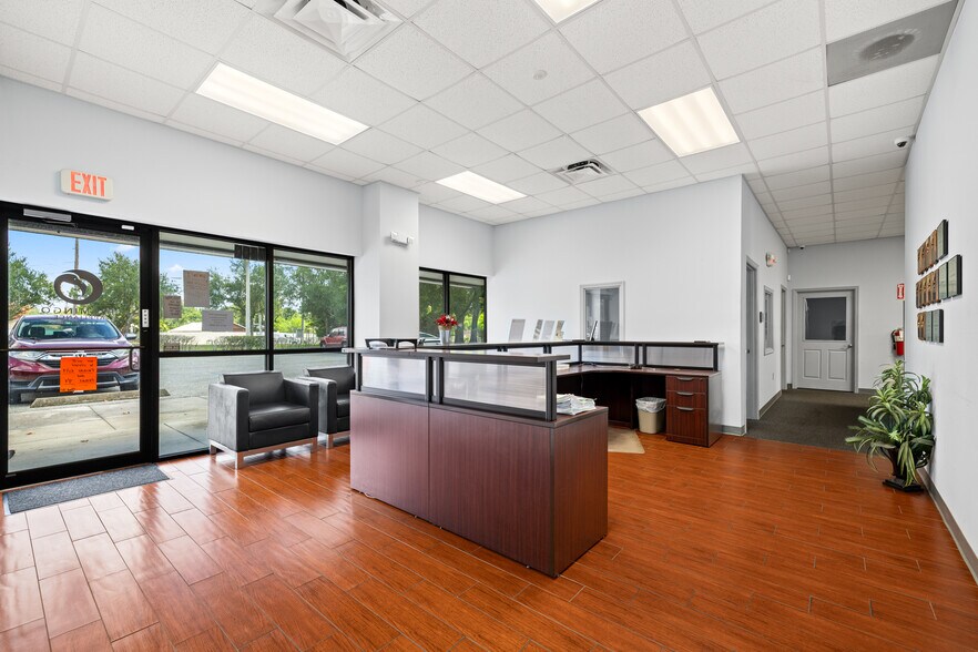 7100 Edgewater Dr, Orlando, FL à louer - Photo de l’immeuble – Image 2 sur 9