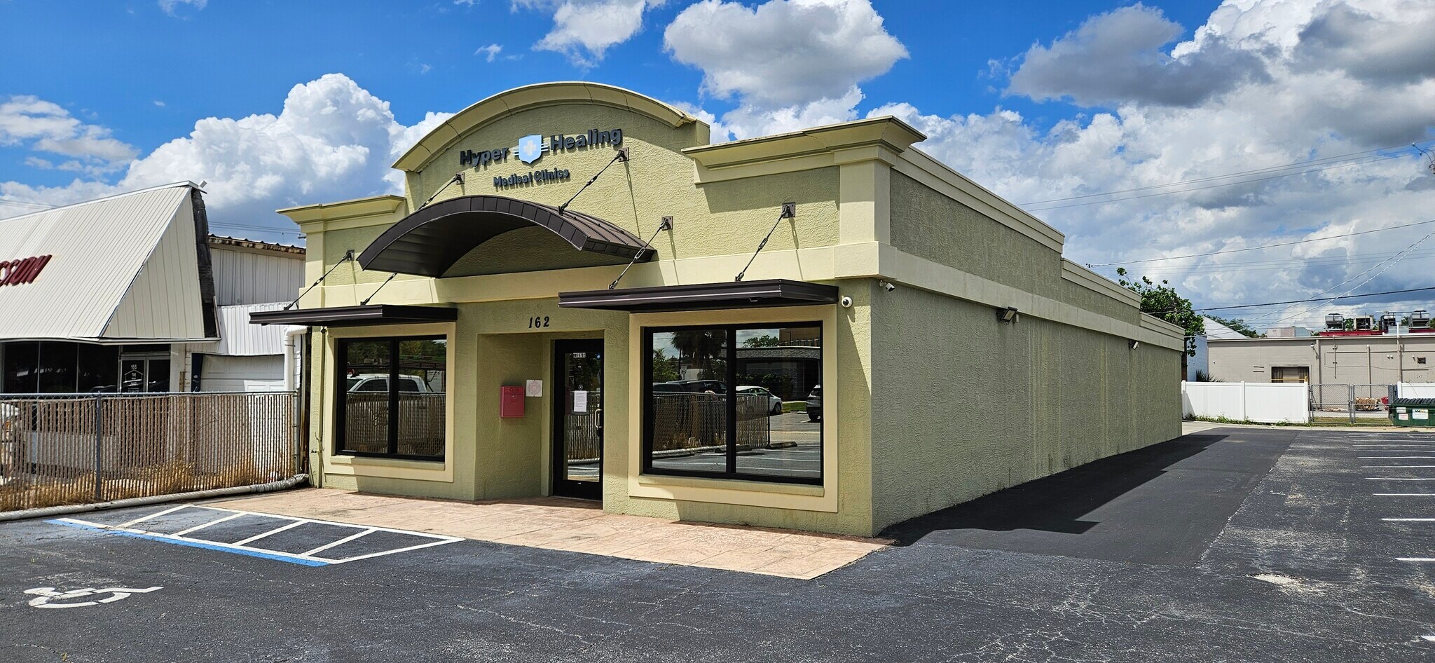 162 W Robertson St, Brandon, FL à louer Photo principale– Image 1 sur 4