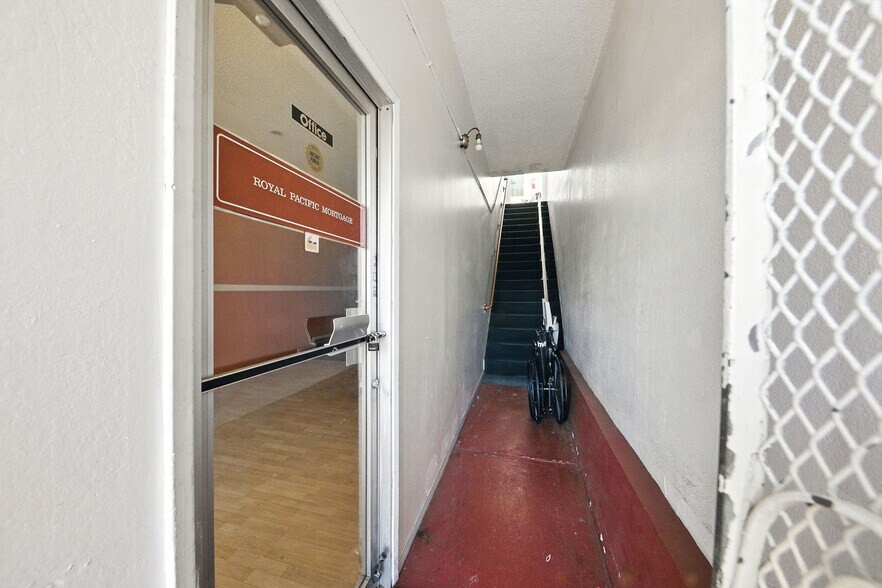 46 Leland Ave, San Francisco, CA à louer - Photo de l’immeuble – Image 3 sur 24