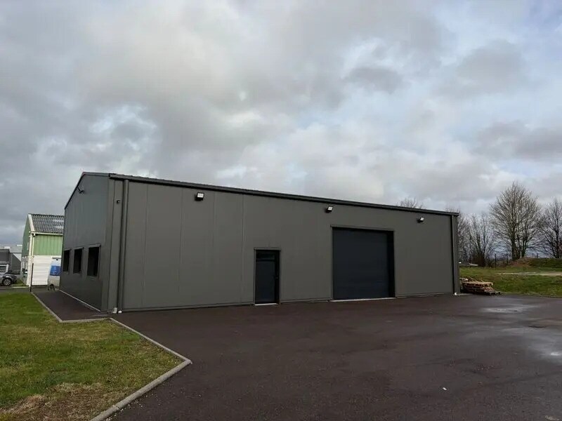 Bureau dans La Rue-Saint-Pierre à louer Photo de l’immeuble– Image 1 sur 5