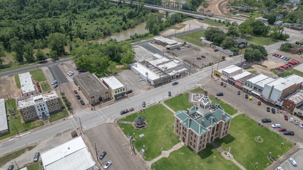 115 W Burleson St, Wharton, TX à vendre - Photo principale – Image 1 sur 27