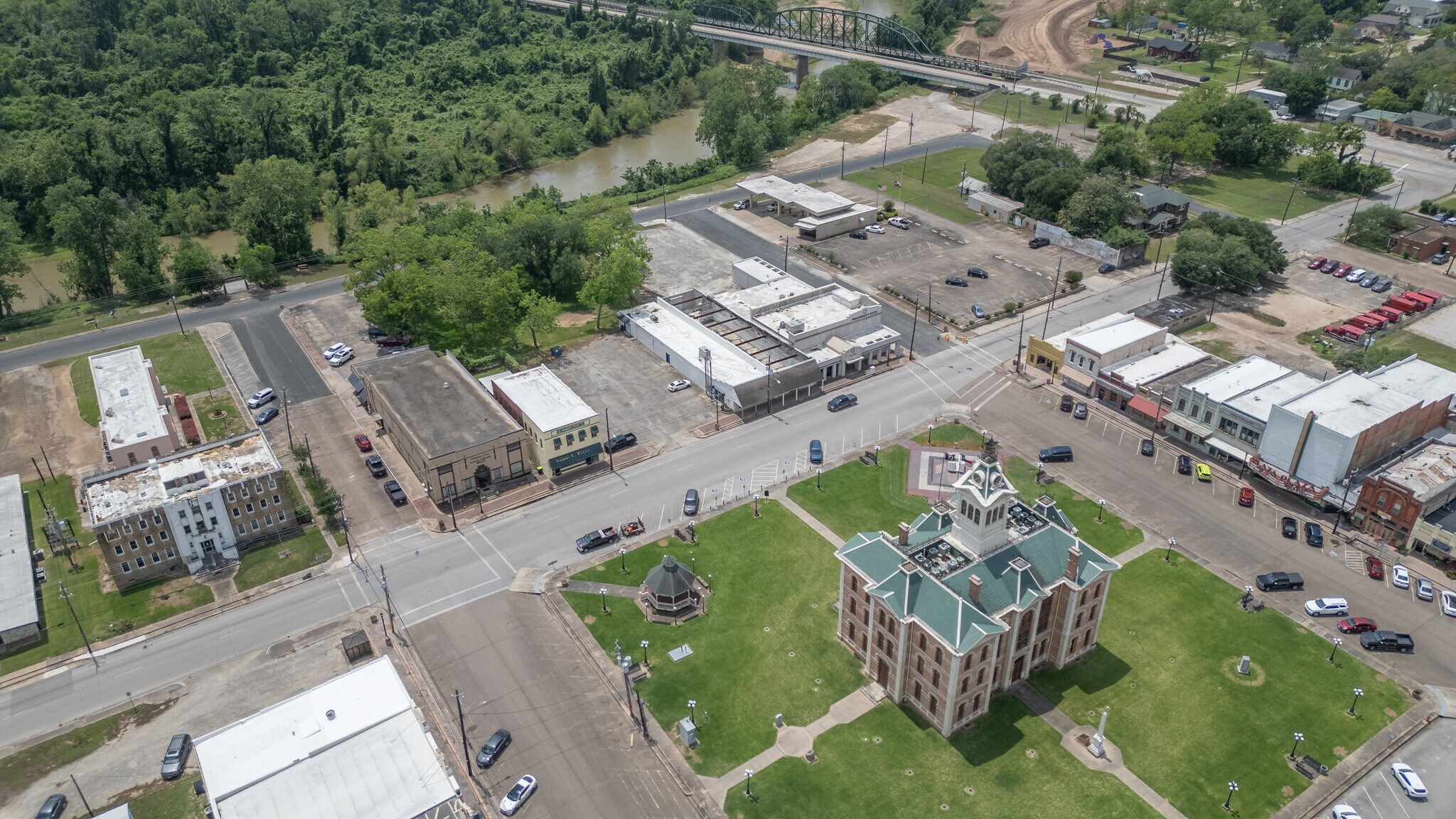 115 W Burleson St, Wharton, TX à vendre Photo principale– Image 1 sur 28