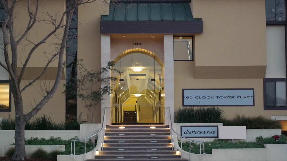 100 Clock Tower Pl, Carmel, CA à louer - Photo de l’immeuble – Image 2 sur 7