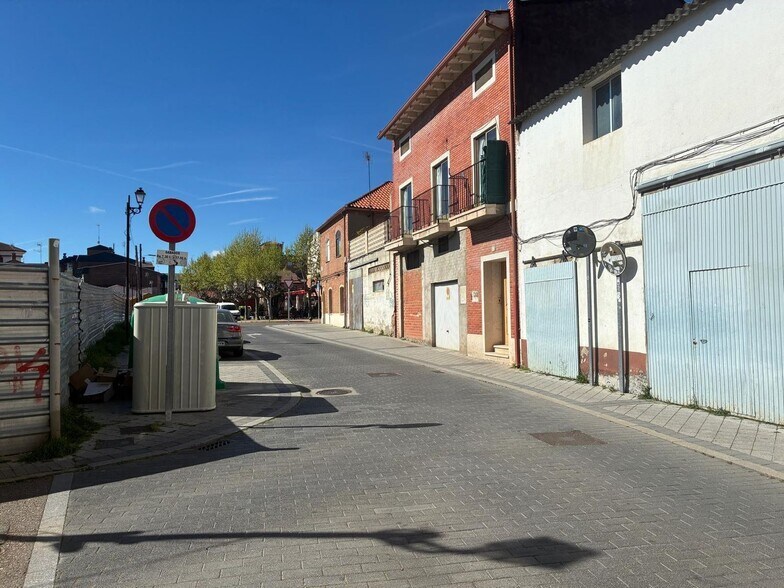 Local commercial dans Laguna de Duero à vendre - Photo de l’immeuble – Image 2 sur 20