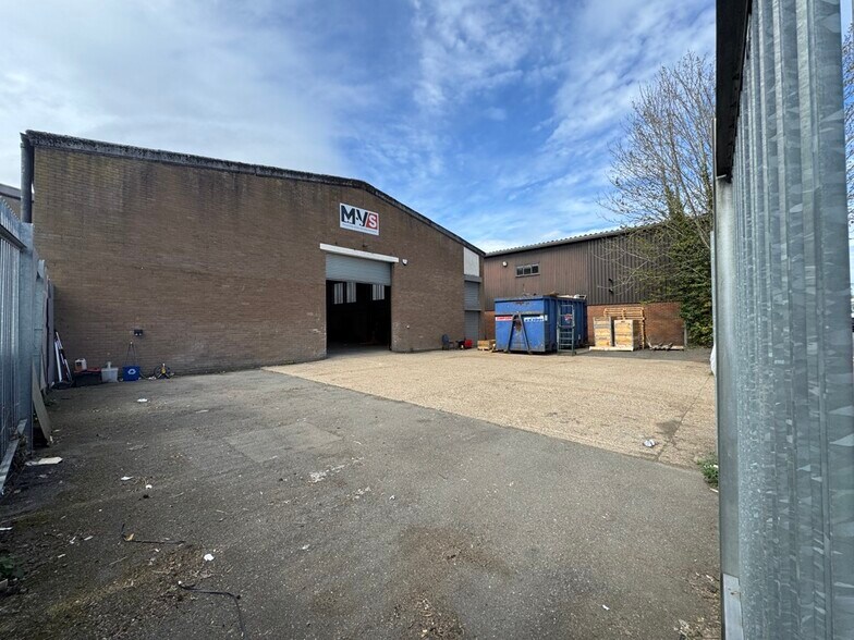 Wessex Rd, Bourne End à louer - Photo de l’immeuble – Image 3 sur 3