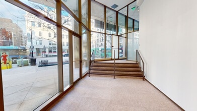 411 E Wisconsin Ave, Milwaukee, WI à louer Photo intérieure– Image 1 sur 8