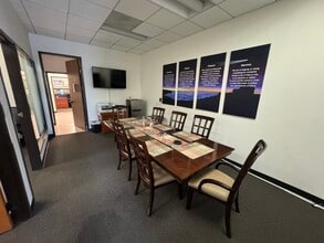 2633 E 28th St, Signal Hill, CA à louer Photo intérieure– Image 2 sur 25