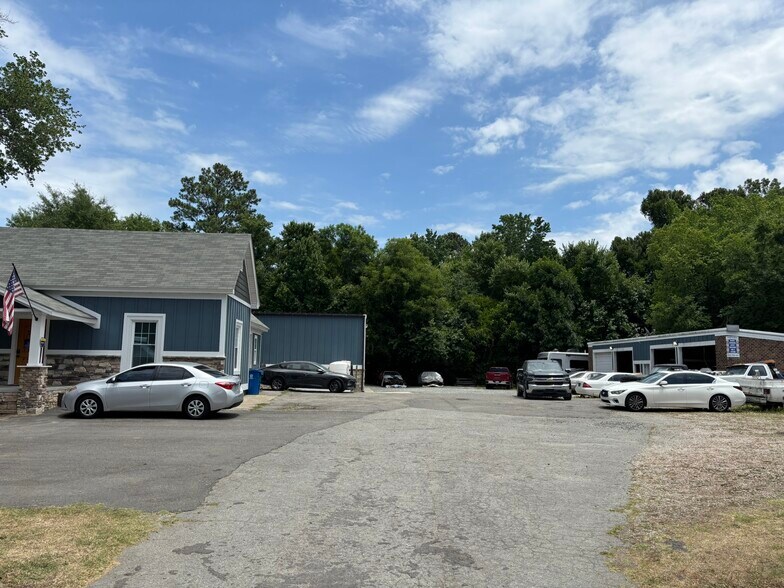 1015 Ellis Rd, Durham, NC à vendre - Photo de l’immeuble – Image 3 sur 8