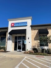 10932 N Riverside Dr, Fort Worth, TX à louer Photo de l’immeuble– Image 1 sur 8