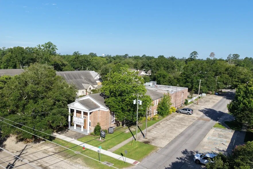 227 N Jefferson Ave, Covington, LA à louer - Photo de l’immeuble – Image 3 sur 5