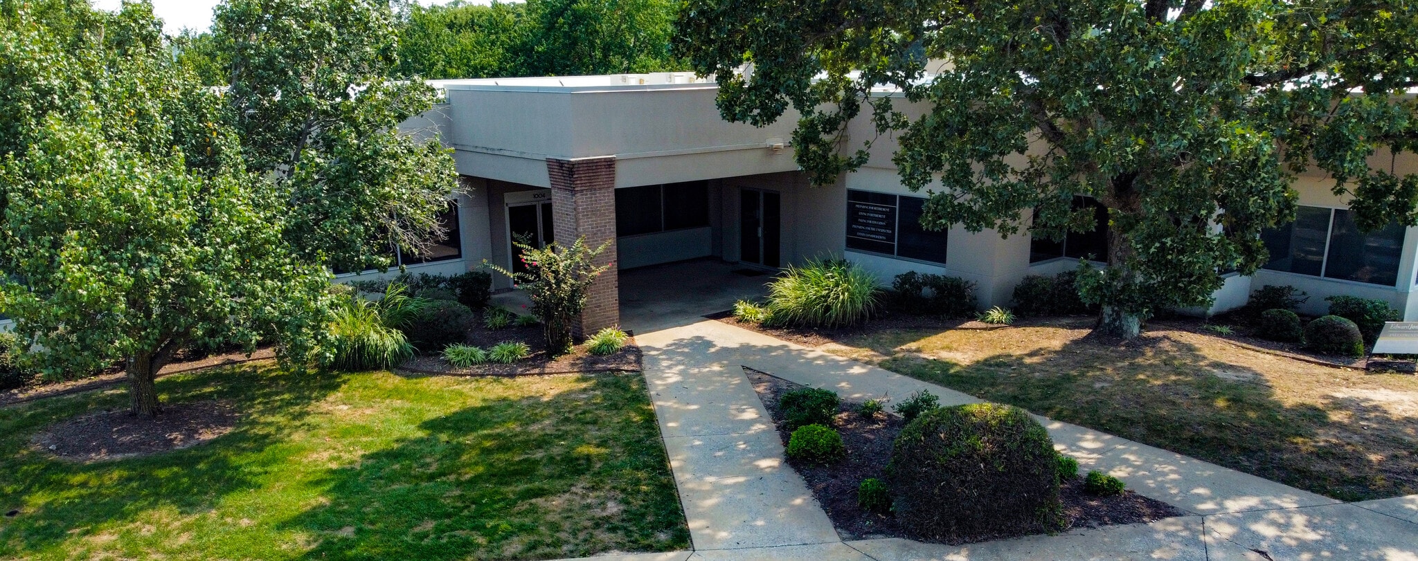 1005 Beau Terre Dr, Bentonville, AR à louer Photo de l’immeuble– Image 1 sur 9