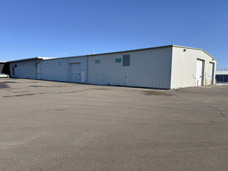 712 Frontier Dr, Fergus Falls, MN à louer - Photo de l’immeuble – Image 2 sur 12